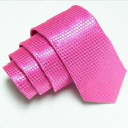 Ružová úzka slim kravata so vzorom šachovnice